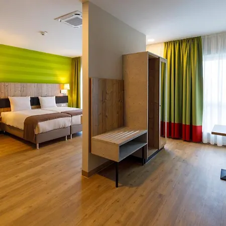 Kedi Hotel 2*