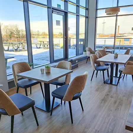 Kedi Hotel 2*
